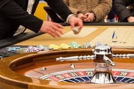 Antarmuka permainan Domino QQ di densustoto dengan meja permainan dan kartu domino